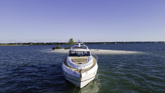 Embarquez pour le luxe à bord de notre yacht Princess v65 et créez des souvenirs inoubliables !