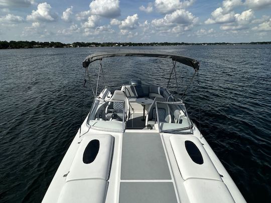 ¡El barco 259 Splendor Platinum Cuddy Boat en los lagos de Orlando!