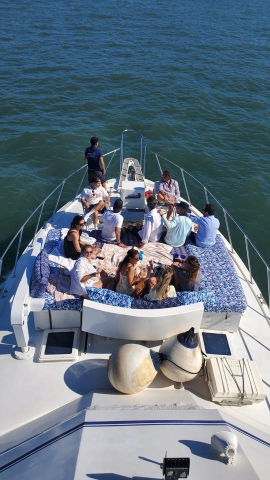 Yacht de pêche Hatteras de 67 pieds à action réelle pour les grands groupes !