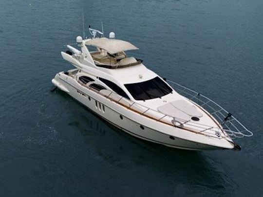 ¡VIP Yacht Charter 65 Azimut para cumpleaños, bodas o eventos especiales!