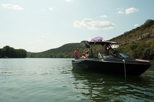 Expérience de wakesurf sur le lac Travis - 10 passagers