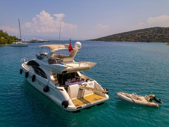 Iate a motor de luxo Azimut de 50 pés em Bodrum para 6 pessoas durante a noite