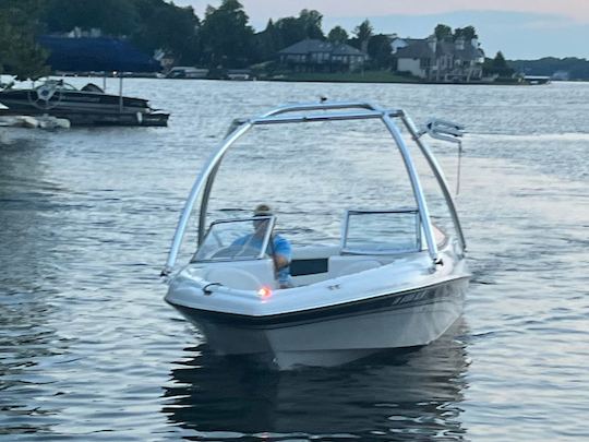 Bateau rapide avec porte-bagages à New Port Richey en Floride