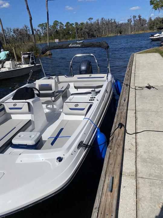 Hurricane Sundeck Sport 205 : louez l'aventure côtière sur Getmyboat