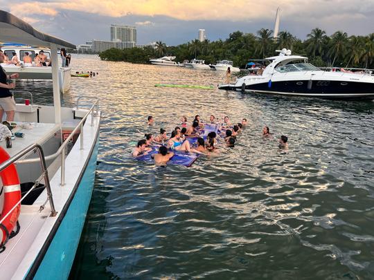 Fiesta en un yate en Miami para hasta 34 pasajeros: ¡Celebra y visita con estilo!