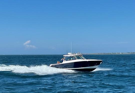 Pursuit 325 Dual Console - Family & Group Fun Luxury Boat