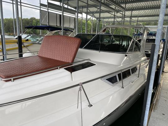 Super Cool 37ft Sea Devil 3210 Yacht On Lake Lanier