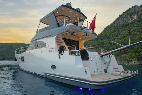 Brand new luxury motor yacht with a capacity of 6 people in Fethiye/Gocek (2023)