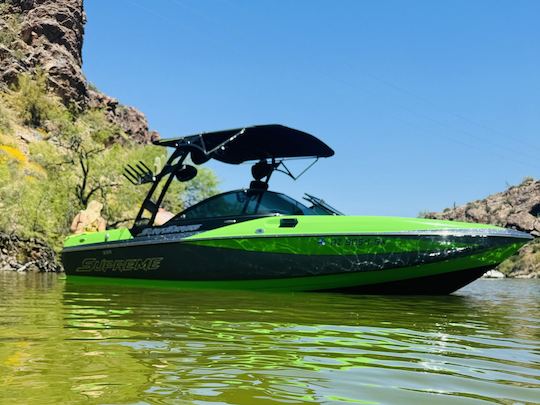 Wakeboat Supreme S211 : venez y passer 10 heures par jour !