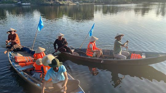 Experiencia rural en Hoi An: paseo en barco por el río Co Co y ciclismo por senderos inexplorados