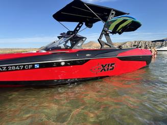 22' Axis Wakesurf Boat with captain included