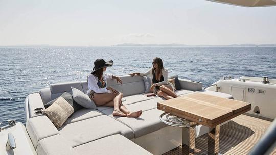 Alquiler de megayates Prestige 590 Jeanneau Power en Saint-Tropez