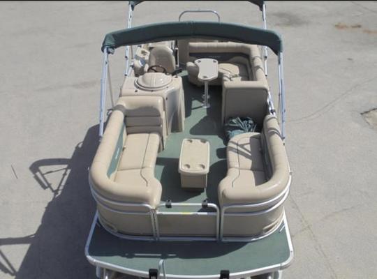 ¡Barco Tritoon para amigos y familiares para 13 personas!