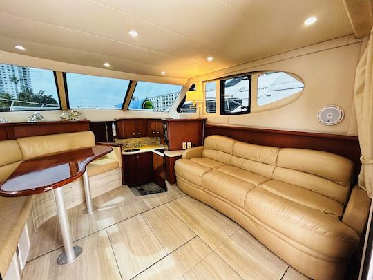 Yate Silverton Flybridge de 41 pies en Miami: ¡ofertas gratuitas de motos acuáticas!