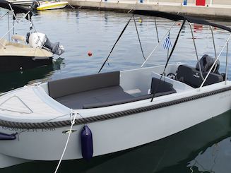 Valory 525 Premium Boat Rental without license