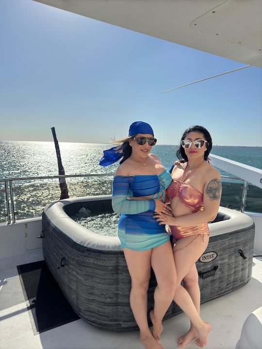 ¡Navega por Miami a bordo del megayate Maiora de 110 pies con jacuzzi!