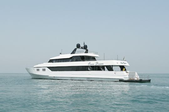 Alquiler de barcos en Dubai Marina · Premium — Spacious Motoryacht (2001)