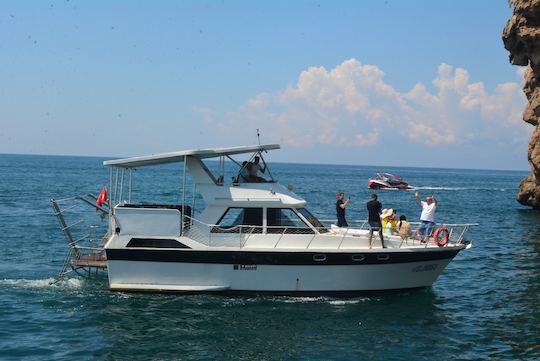 Alquiler de excursiones de un día en yate a motor en Belek