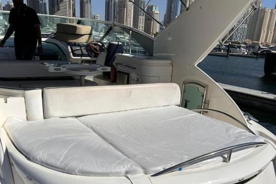 Premium Fairline | 40 pés | Iate lindamente projetado para mais de 10 pessoas