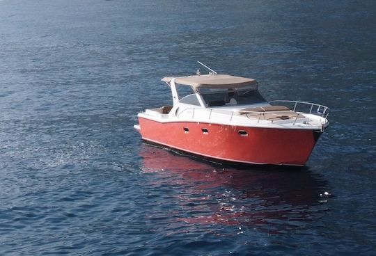 37'' Gagliotta Motor Yacht For Rent in Sorrento