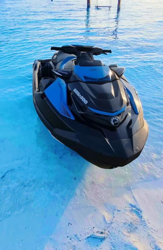 Alquila una moto acuática Wave Runner en Cancún, México