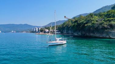 Amazing Hunter 40ft Sailing Vessel for your Classic Adventure at sea.