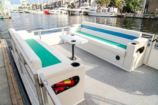 ¡Día en barco privado en Fort Lauderdale! Pontón con espacio para 10 personas