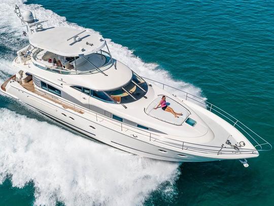 ¡Explore Fort Lauderdale en un megayate Fairline Power de 68 pies!