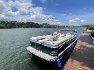 Bateau ponton de luxe Avalon Lounger de 24 pieds pour des charters incroyables à Austin !