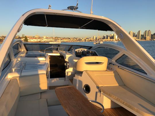 Beneteau Grand Turismo para fretamento privado