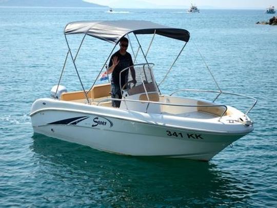 ¡Alquila a Saver 341 Powerboat Holding 6 en Krk Island!