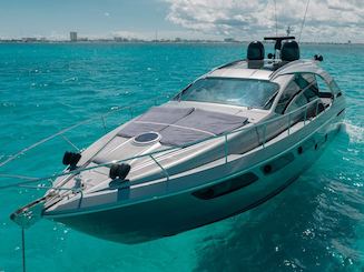 56FT PERSHING Yacht in Cancún