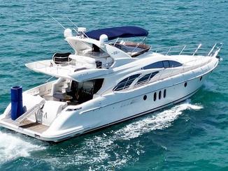  Iate a motor Azimut de luxo de 62 pés em Miami