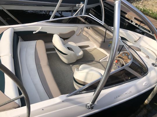 Bateau rapide avec porte-bagages à New Port Richey en Floride