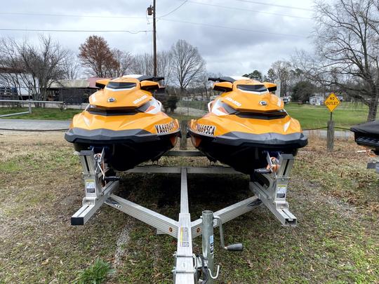 2 Jet skis Seadoo GTI 130 para desfrutar em qualquer lago da Carolina do Norte