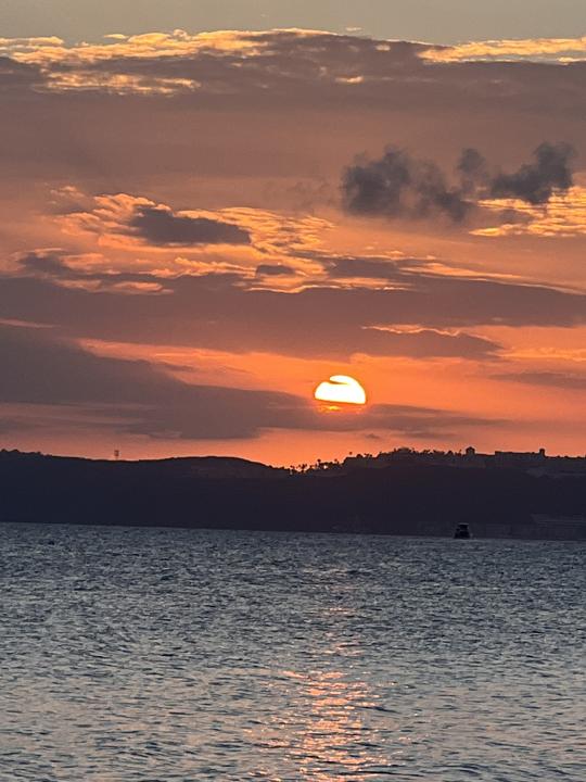 Excursion en bateau au coucher du soleil avec charcuterie et boissons