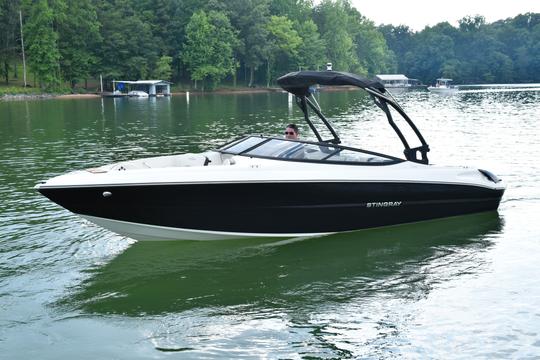 ***Location de bateau de luxe ultime sur le lac Lanier. Comme neuf, une STINGRAY de 300 CV de 23 pieds ! ! !