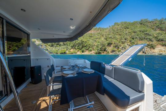 Fairline 59 luxury motor yacht with a capacity of 6 people in Gocek 