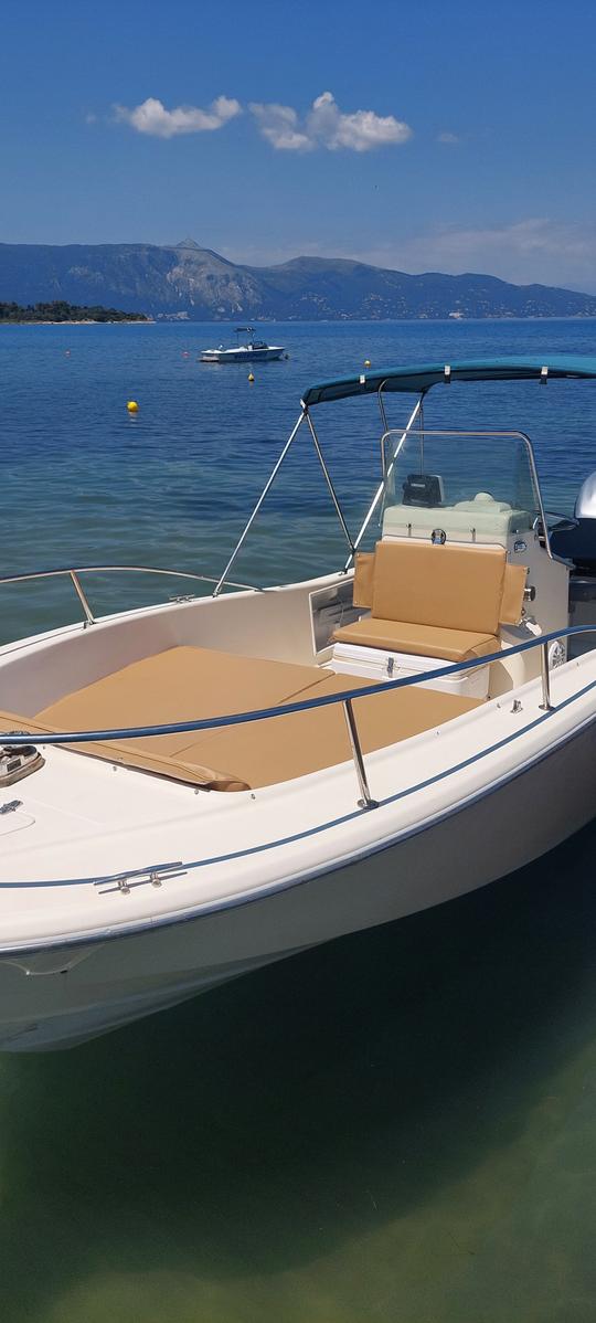 Magnifique bateau ouvert à console centrale White Shark de 21 pieds avec moteur hors-bord de 250 ch 