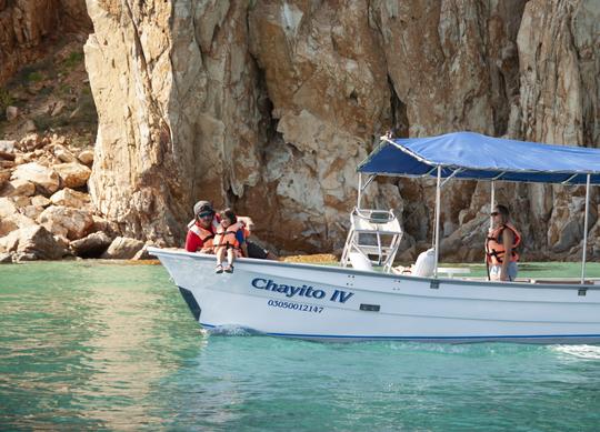 Panga confortável de 25 pés, perfeita para passeios turísticos em Cabo San Lucas