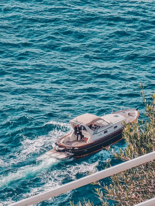 Disfruta de la costa de Amalfi en un barco privado