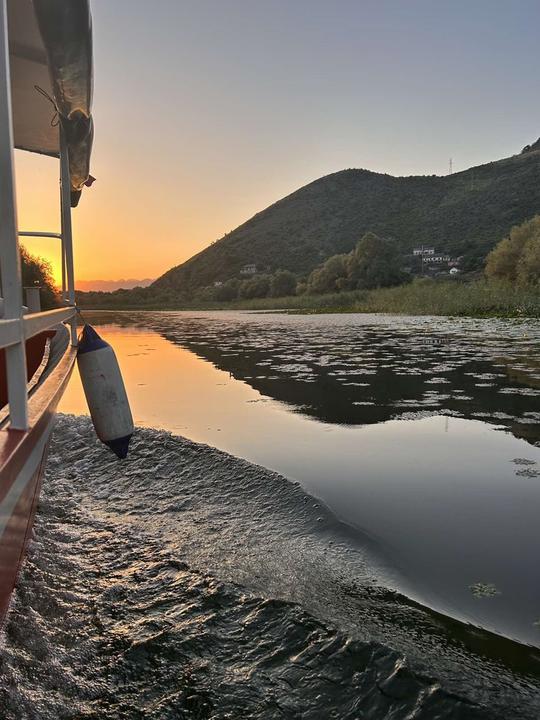 De Virpazar à Kom | Croisière en bateau Viktor — Excursion panoramique en bateau au monastère de Kom