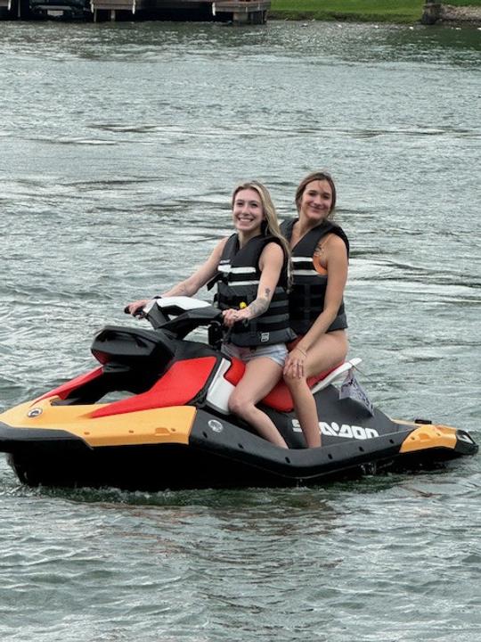  Seadoo Sparks avec Bluetooth stéréo sur le lac Austin, NOUS LIVRONS CHEZ VOUS