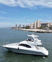 Experiencia de lujo en un yate Sea Ray de 44 pies | Puerto Vallarta (incluye comida)