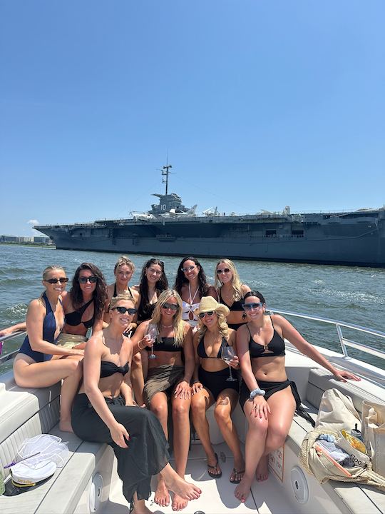 Charter privado con capitán en el puerto de Charleston, parada para nadar, barco de fiesta de 35 pies