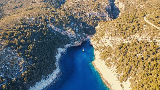 Blue Cave & Hvar Island (Paklenjaci) Private Speedboat Tour from Split 