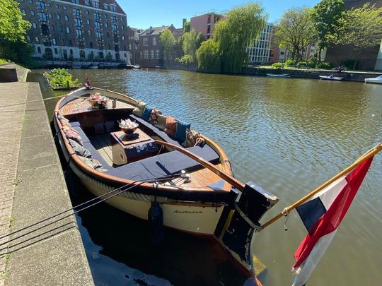 Visite privée en bateau sur le canal ouvert à Amsterdam, Pays-Bas