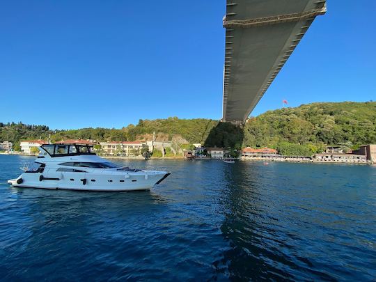 Excursion en yacht de luxe sur le Bosphrus de 18 m pour 15 personnes