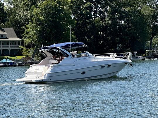 Yacht de sport Regal 3560 de 36 pieds sur le lac Norman