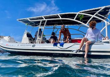 Seahorse, un bateau spécialisé pour les excursions de plongée en apnée, les excursions de plage et la plongée